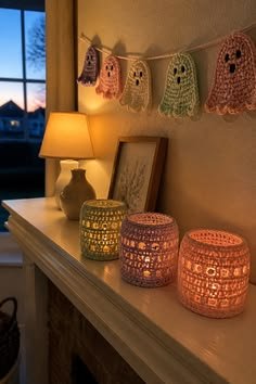 24 Cozy Halloween Crochet Decor Ideas Built Around Mantel Garlands
