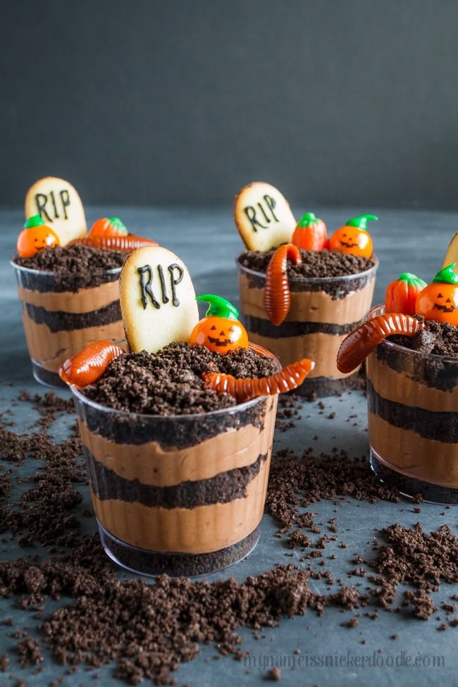 Graveyard Pudding Cookie Cups | My Name Is Snickerdoodle