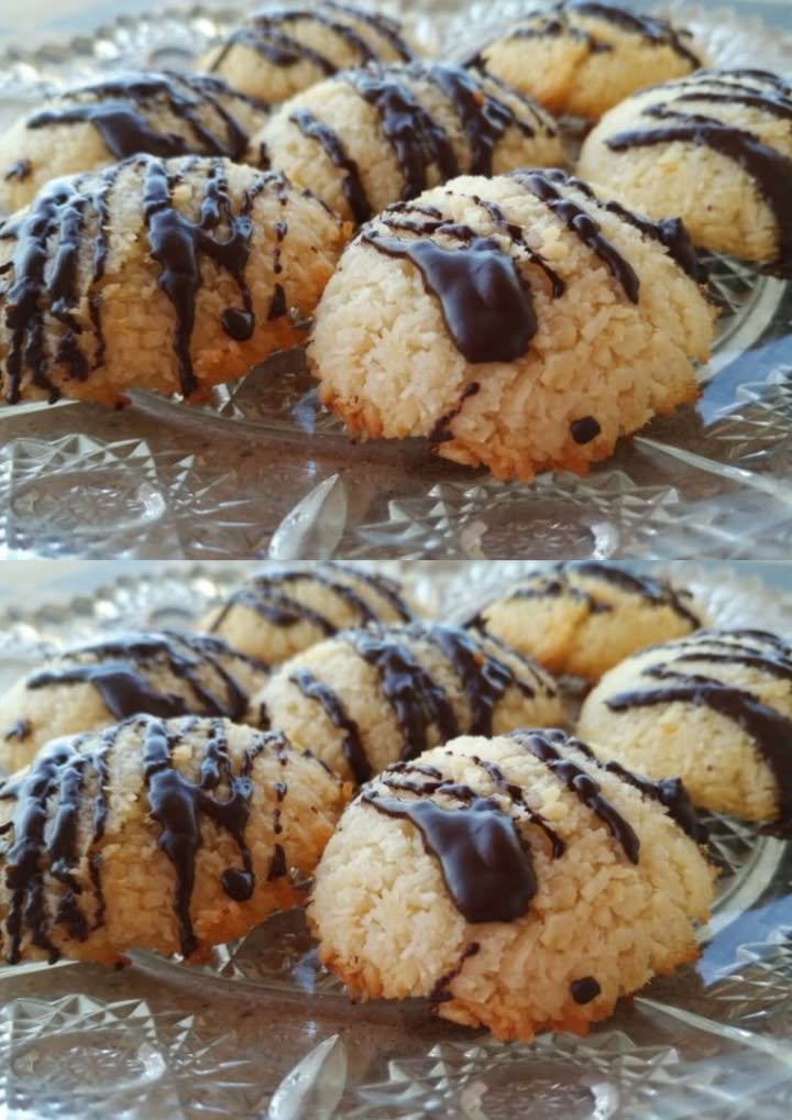 Rezept für Omas Kokosmakronen:✅ Zutaten:
4 Eiweiß
250 g Zucker
1 Prise Salz
1 Päckchen Vanillezucker
200 g Kokosraspel✅ Anleitung:
Heize deinen Ofen auf 150 Grad Celsius (Umluft) vor und lege...
