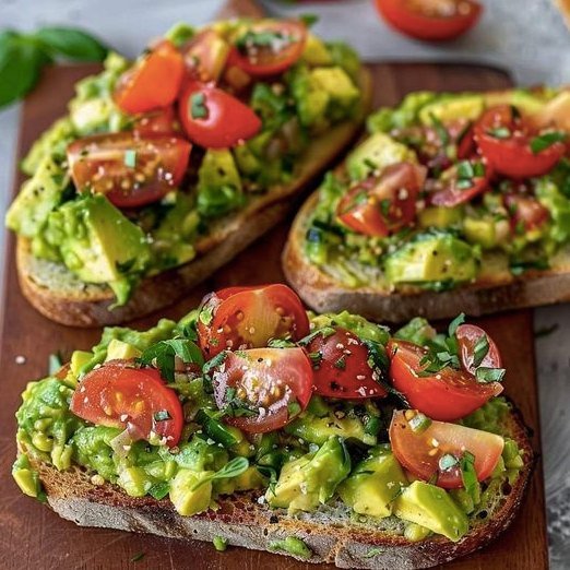 Avocadobrot mit Tomaten