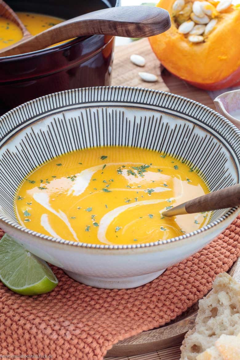 Cremige Kürbissuppe mit Kokosmilch