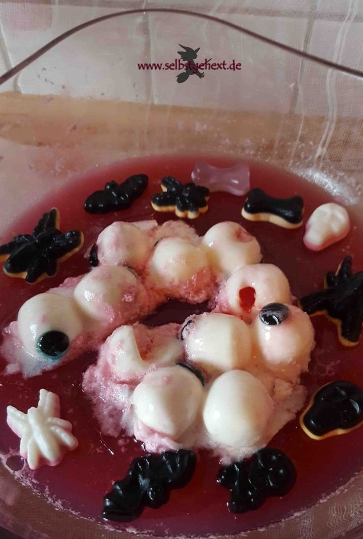 Blutpudding mit (unfreiwilliger) Augapfelmatsch fürs Halloween-Buffet