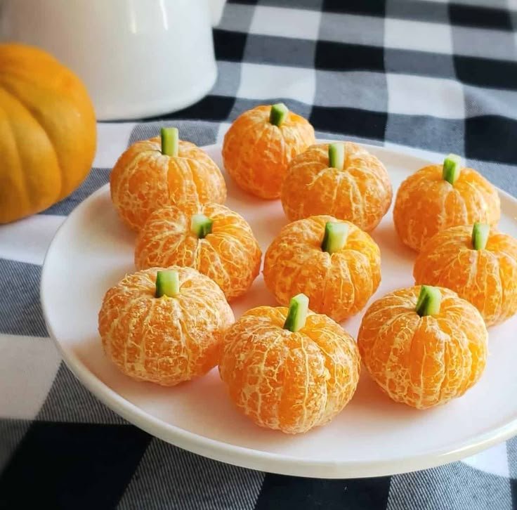 Easy Pumpkin Tangerines | Healthy Halloween Snack Recipe | Pumpkin cuties oranges, Orange halloween food ideas, Orange halloween party food