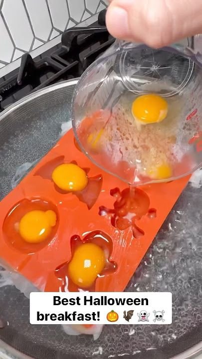 Halloween breakfast hack #halloween #eggs #breakfast #spookyseason