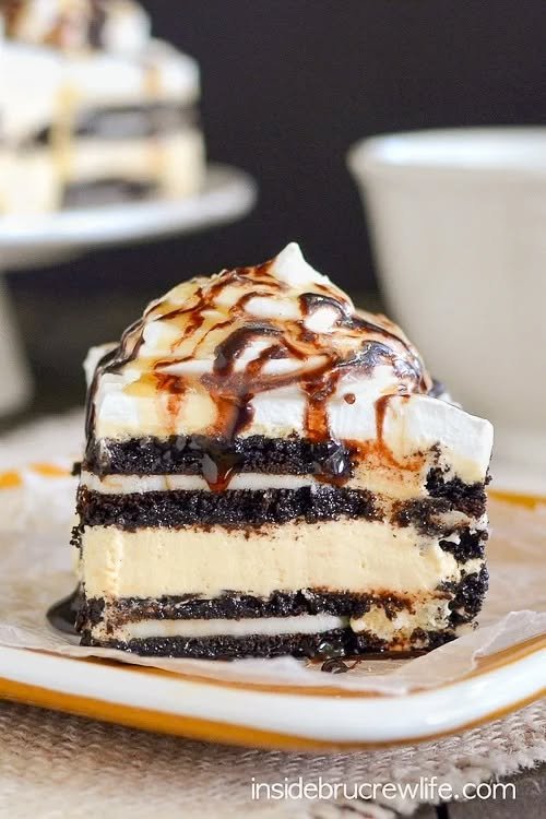 Salted Caramel Oreo Icebox Cake! 💛 Layers of Oreo cookies & creamy caramel no bake cheesecake!

💕 Comment ICEBOX below to have this recipe sent to you!