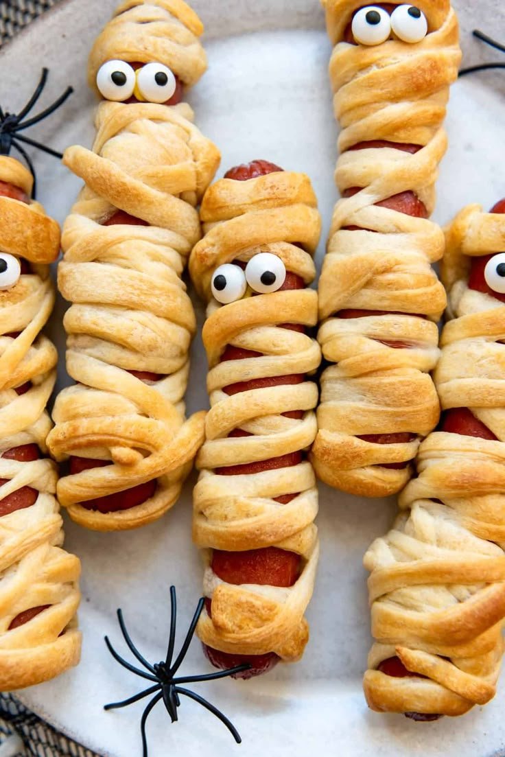 Easy Halloween Mummy Dogs - House of Nash Eats