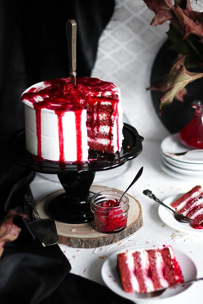 Gruseliger Red Velvet Cake