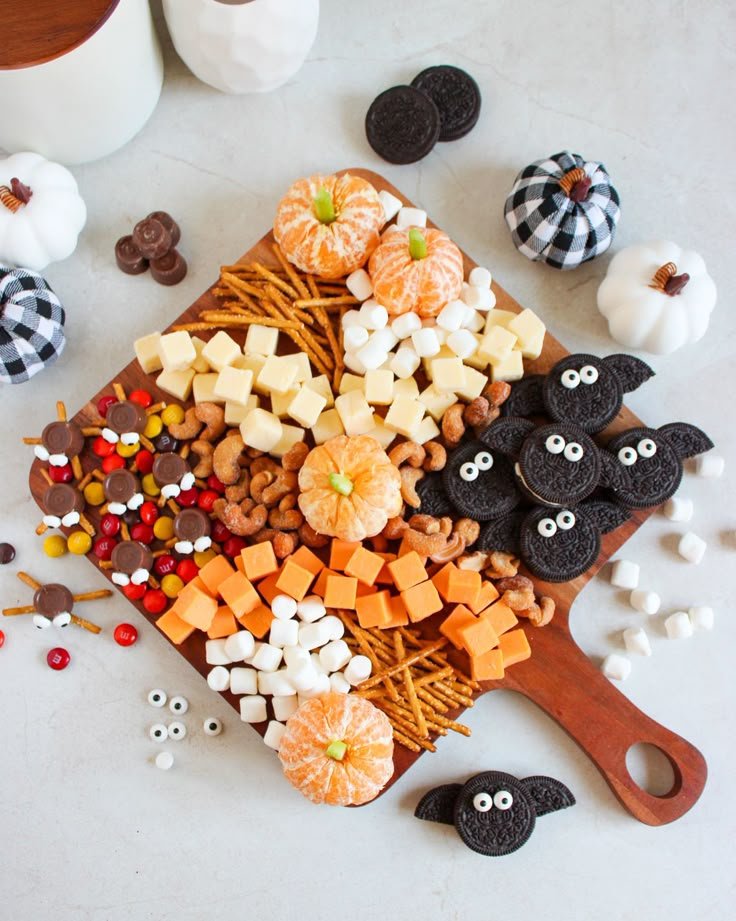 13 Spooktacular Halloween Charcuterie Board Ideas