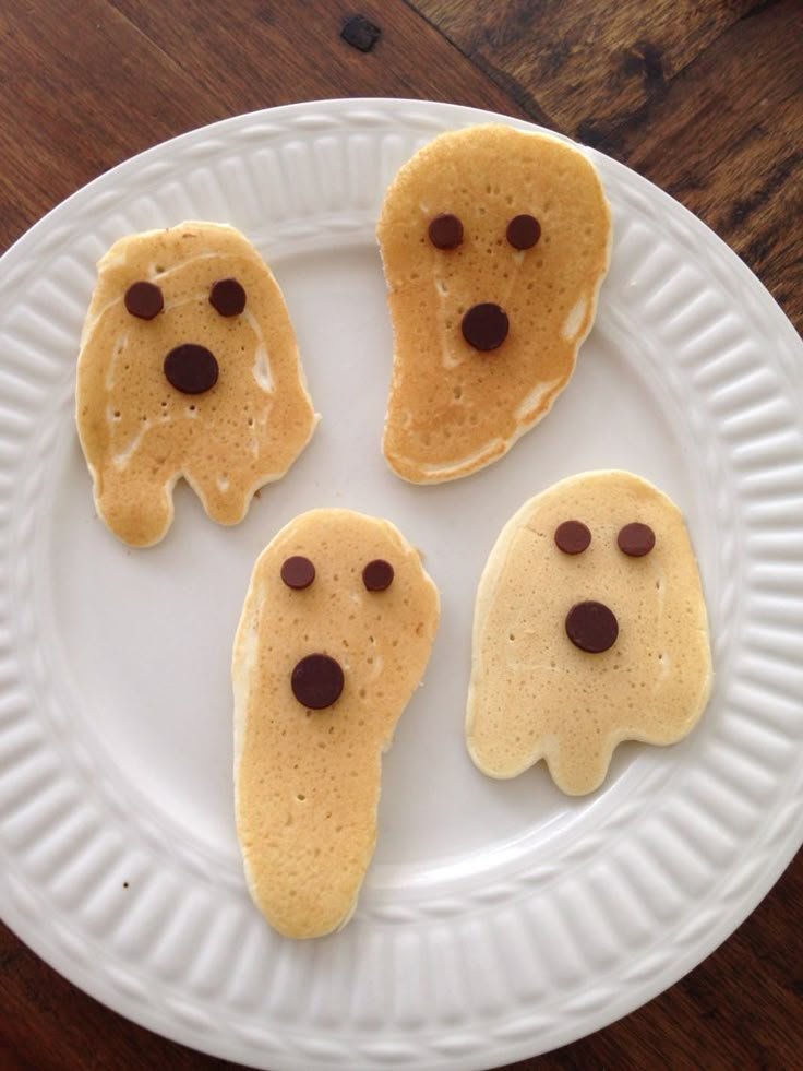 Spooky Pancake Ghosts | Pancakes halloween, Boo breakfast ideas, Halloween breakfast