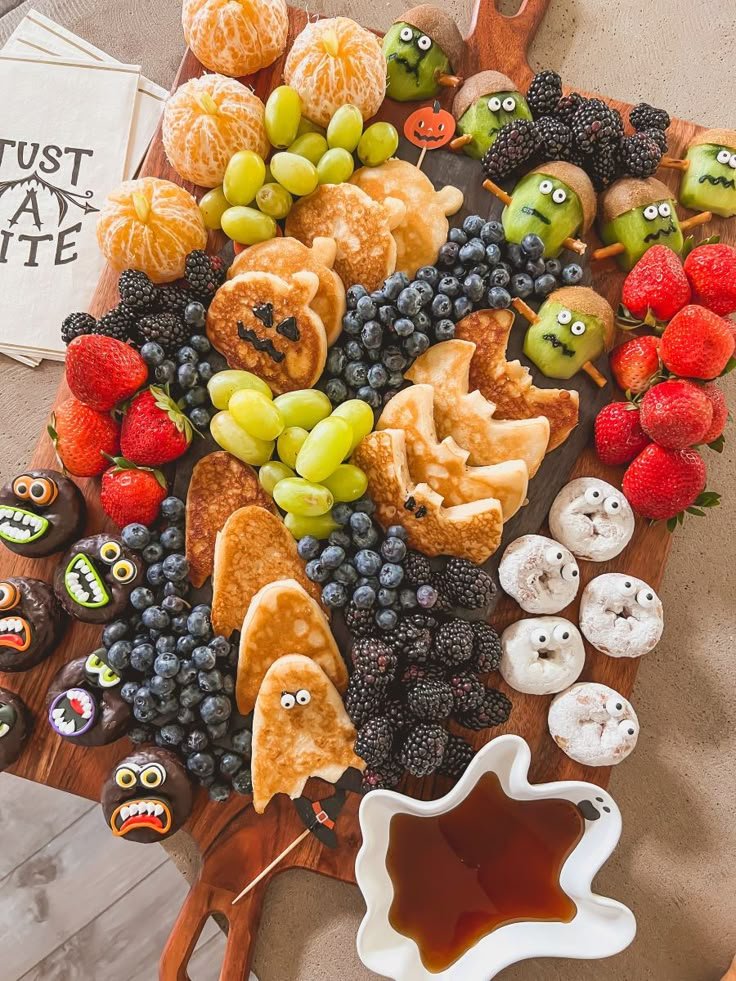 How to Make a Halloween Kids' Breakfast Board!