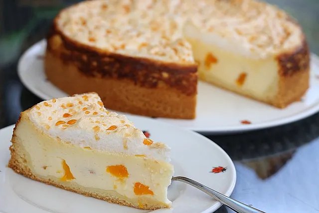 Vanillekäsekuchen mit Pfirsichen