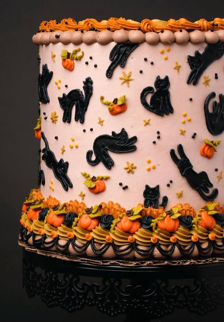Cake decorating ideas cats | Halloween cake with cats, Cats cake decorations, Casper cake