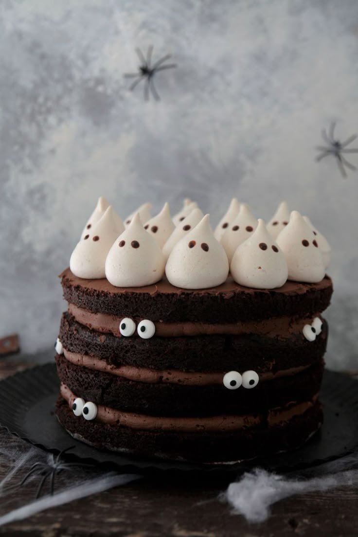 Torta al cioccolato per Halloween | Halloween cake easy, Halloween cake spooky, Chocolate cake halloween ideas