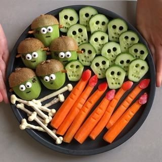 Fruit presentation | Dessert halloween, Halloween buffet, Hallowen food
