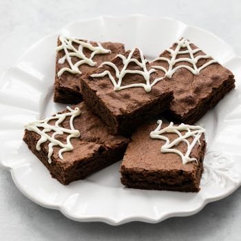 Spider Web Halloween Brownies Recipe | Spider web brownies, Spiderweb brownies, Halloween baking