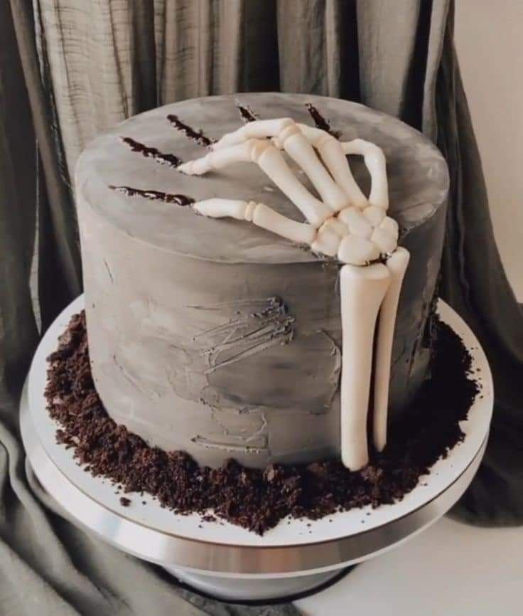 Skeleton Hand Birthday Cake | Halloween torte, Halloween cake decorating, Halloween food treats
