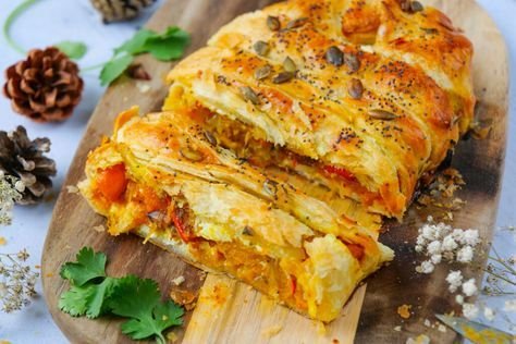 Recette de feuilleté facile et rapide au potimarron, miel et fromage. Idée recette rapide avec du potimarron. Recette au… | Apéritif vegan, Butternut rotie au four, Recette entrée chaude