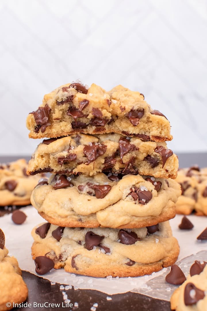 Thick Chocolate Chip Cookies! 🍪❤️ Crispy edges and thick, gooey centers loaded with chocolate chips.

💕 Comment COOKIE below to have this recipe sent to you!
