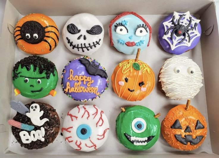 Fall donuts ideas | Halloween donut decorating ideas, Halloween bday cakes, Doughnuts