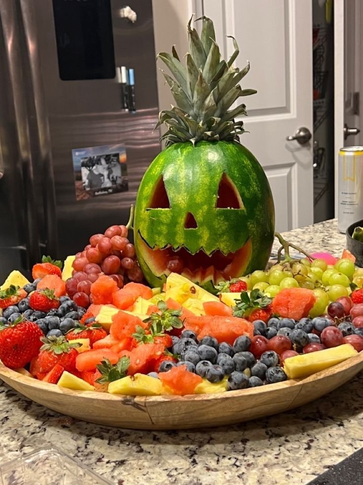 Spooky fruit ideas | Spooky halloween fruit tray, Spooky food board, Pearlcore pearl bracelet