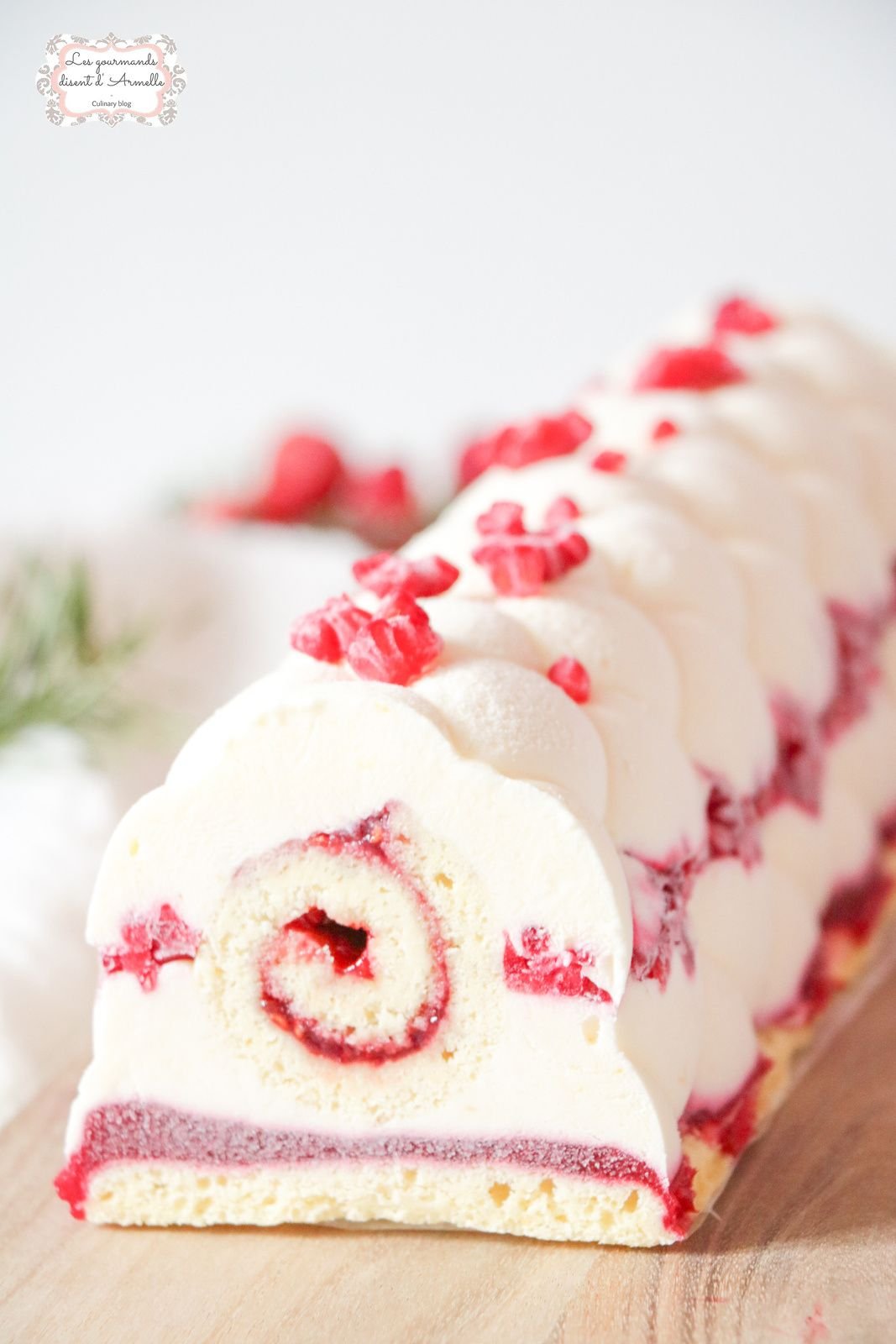 Bûche pâtissière citron framboise légèrement glacée - Les Gourmands {disent} d'Armelle
