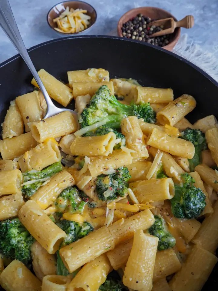 Broccoli Pasta mit Hühnchen