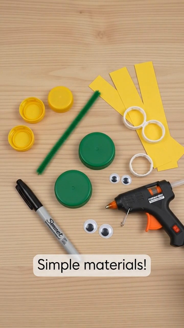 Recycling von Flaschenverschlüssen zu adorablen Schnecken mit bunten Details, die alltäglichen Materialien einen lustigen neuen Zweck verleihen.