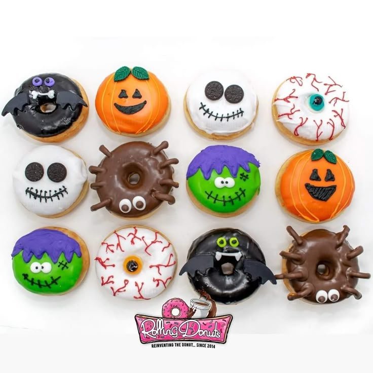 Spooky Halloween Treats | Mini donuts halloween, Halloween donut decorating ideas, Dulces halloween
