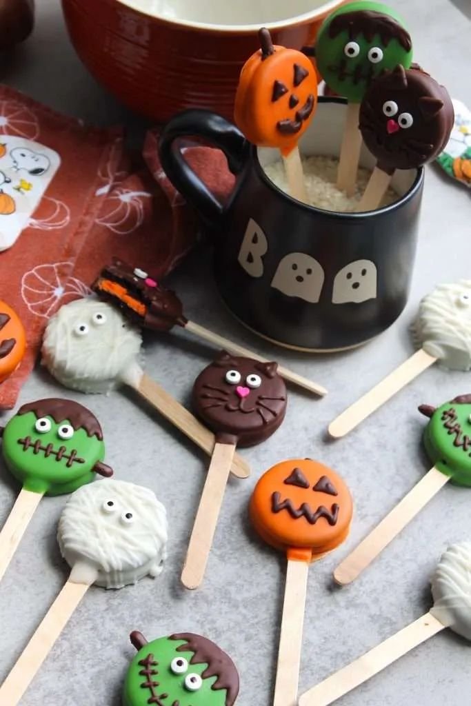 Halloween Oreo Pops - The Squeaky Mixer