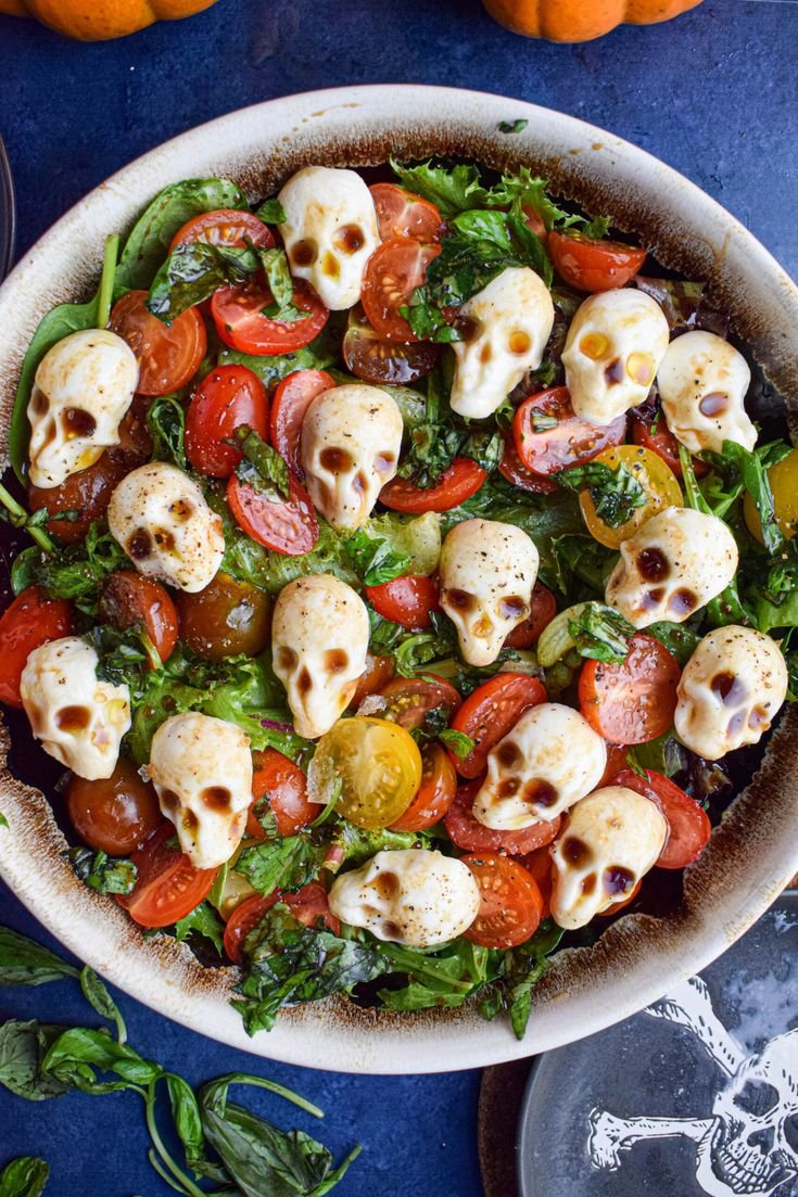 Spooky Skeleton Caprese Recipe for Halloween | Cuisine halloween facile, Halloween food appetizers, Spooky dinner