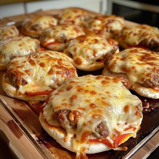 Salami Burger mit 100 g Mozzarellakäse, superlecker!
450 g Hackfleisch
80 g Salami, fein gewürfelt
30 g Parmesankäse, gerieben
35 g grüne Paprika, fein gewürfelt
2 g italienische Gewürzmisc...