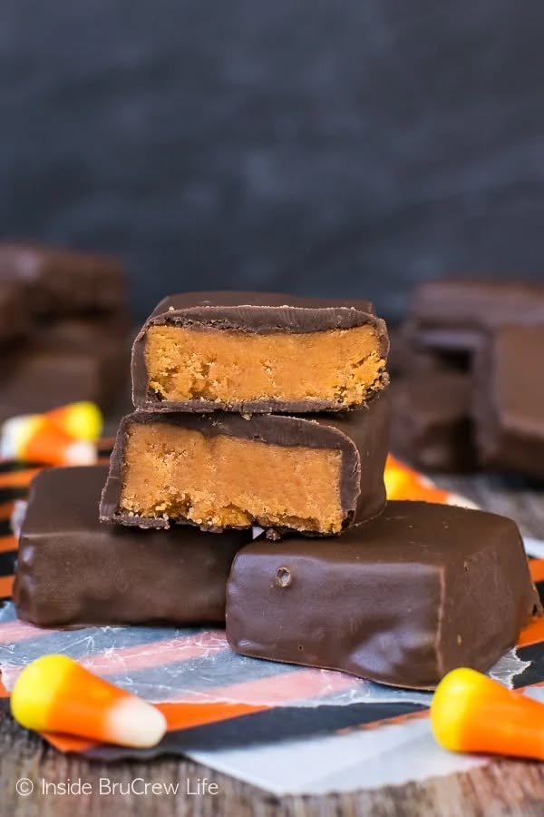 Homemade Butterfingers! 🧡 You can make this fun candy with just three ingredients!

💕 Comment BUTTERFINGERS below to have this recipe sent to you!