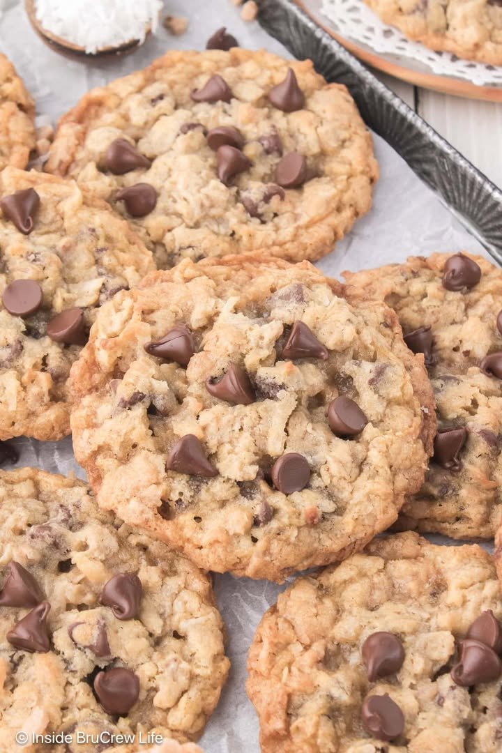 Coconut Chocolate Chip Cookies! ❤️ Perfectly thin and chewy with crisp edges.

💕 Comment COOKIE below to have this recipe sent to you.