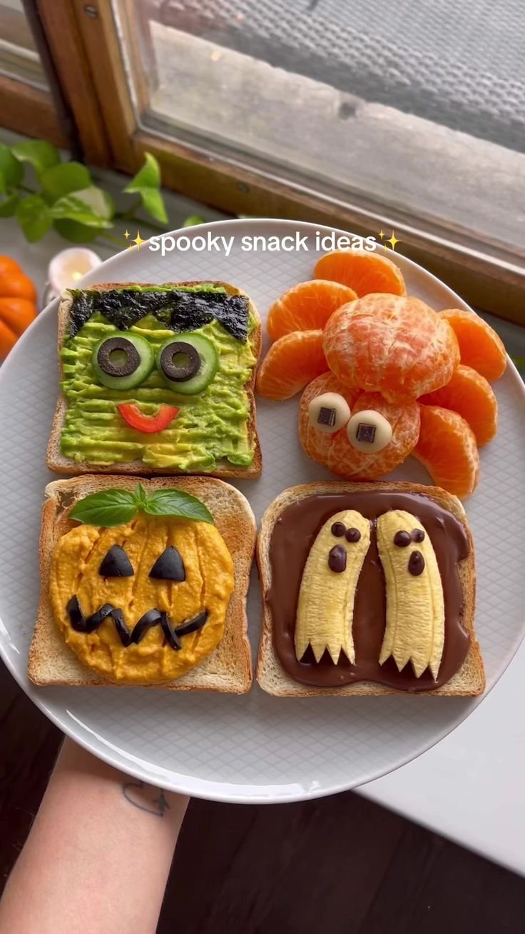 What’s one thing you must have on a snack board?#vegantiktok #healthyfood #healthyrecipes | Dolcetti halloween, Ricetta halloween, Dolci halloween