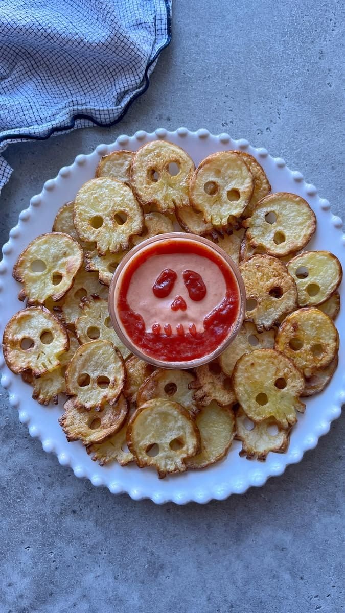 1.1M views · 17K reactions | Halloween Fries💀 Everyone will love these crispy. spooky fries. Serve them at your next Halloween party!  To make them: 1.  Preheat your oven to 180’C /356’F. 2. Wash and slice the potat | Foodbites