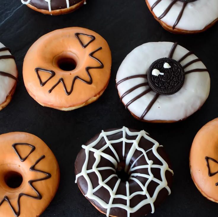 Halloween Donut Boxes - Original Foods Baking Co | Mini donuts halloween, Halloween doughnuts ideas, Trick or treat yourself