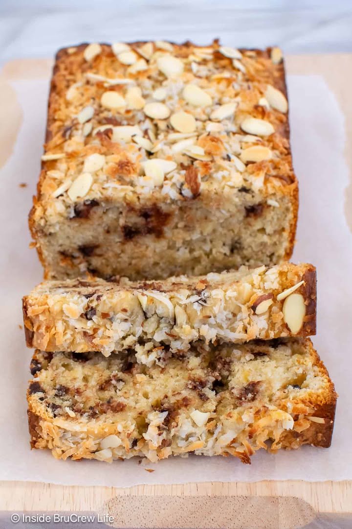 Almond Joy Banana Bread! 💙 This easy, quick bread is loaded with lots of chocolate, almonds, and coconut.

💕 Comment BREAD below to have this recipe sent to you.