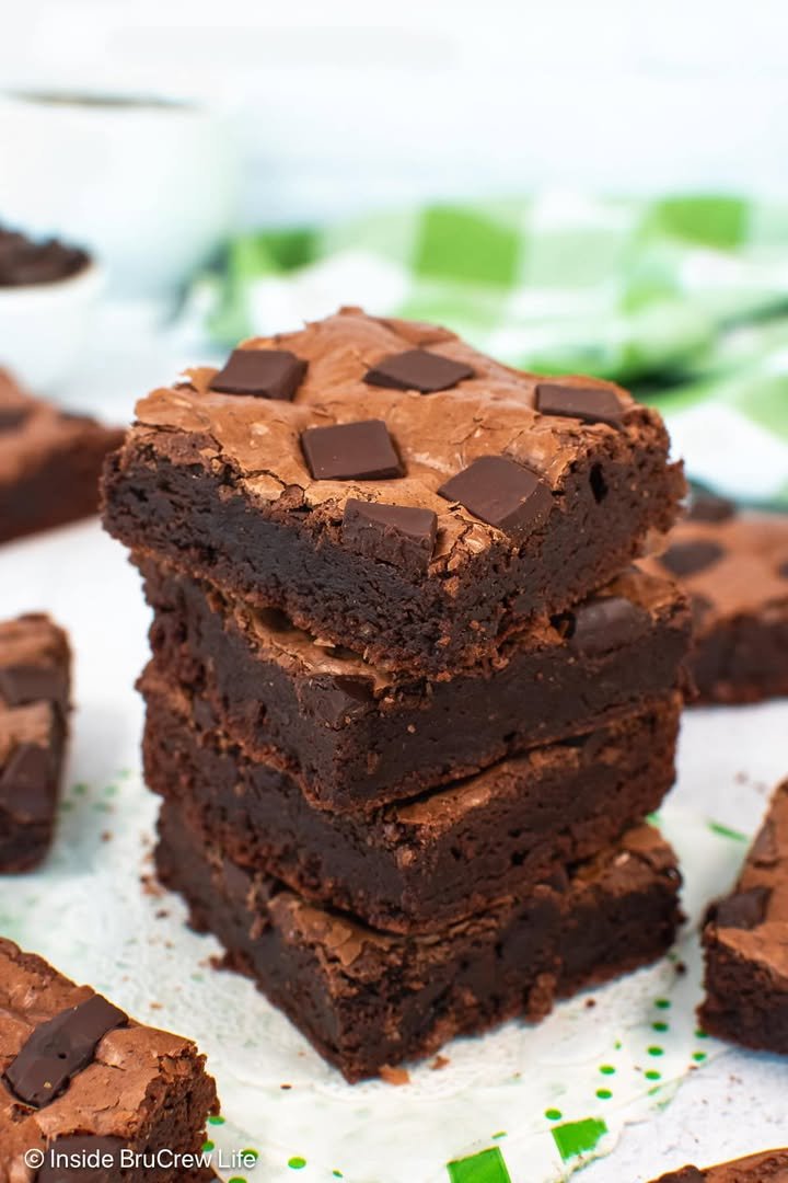 Double Chocolate Brownies! 💚 Thick, chewy, and full of rich chocolate flavor!

💕 Comment BROWNIES below to have the recipe sent to you.