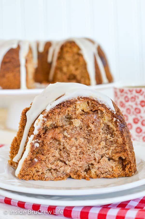 Apple Bundt Cake! 🍎 Apple chunks & a sweet apple cider glaze make this cake taste amazing!

💕 Comment APPLE below to have this recipe sent to you!