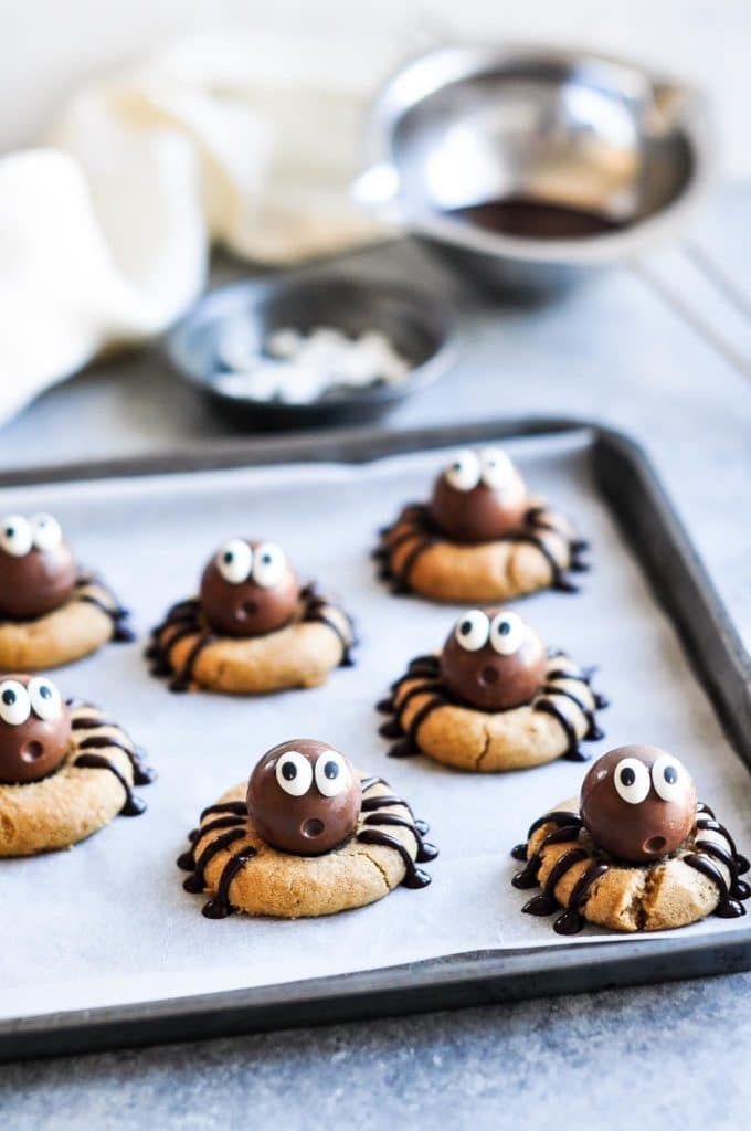 Cute and Easy Halloween Treats: Chocolate Spider Cookies Recipe | Halloween peanut butter cookies, Peanut butter spider cookies recipe, Halloween baking