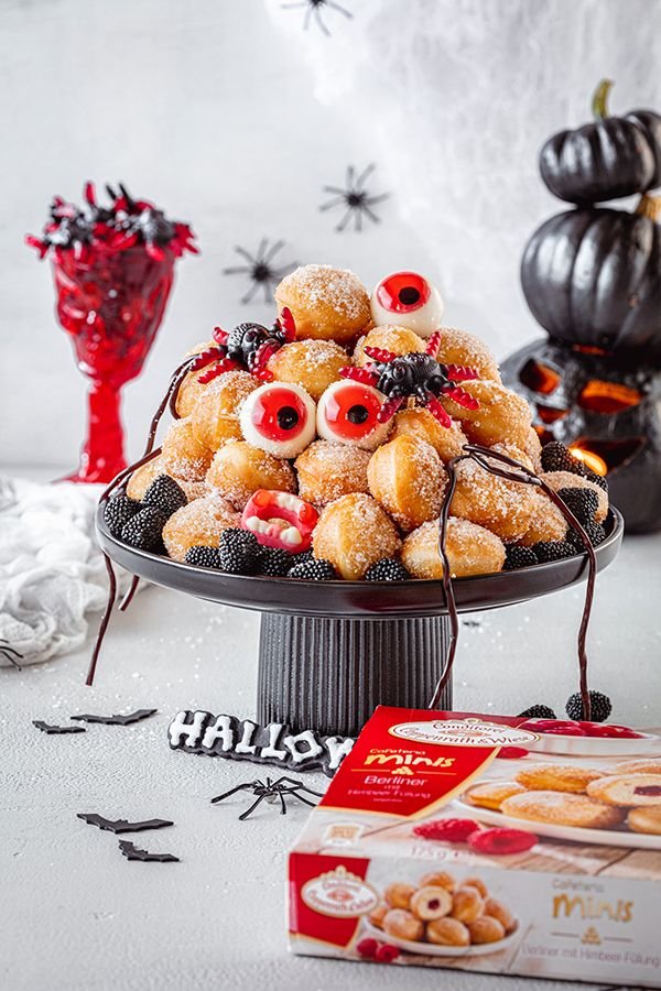 Süßer Snack zu Halloween: Augen an Mini-Berlinern!