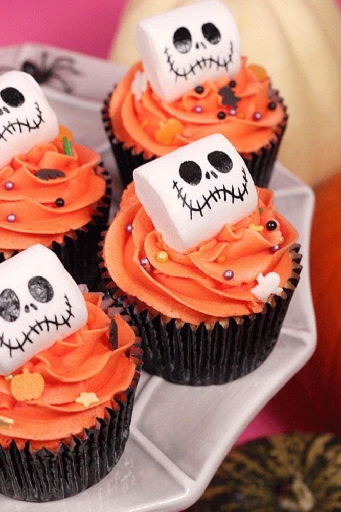 Witch Hat Cupcake for Halloween Party | Cadılar bayramı yemekleri, Kupkekler, Cadılar bayramı ikramları