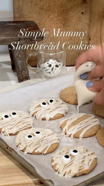 Cuisine halloween facile | Halloween biscuits, Fun halloween food, Spooky cookies