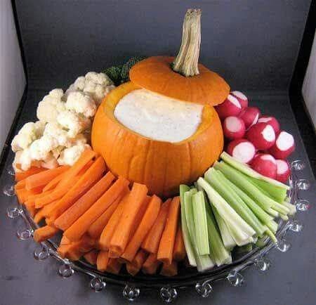 Mini Pumpkin Halloween Appetizer with Ranch Dip and Fresh Veggies | Halloween drankjes, Halloween maaltijd, Halloween feest voedsel