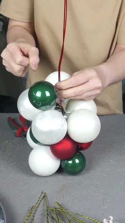 Weihnachtsdeko mit Kugeln selber machen | Dekoration im Freien