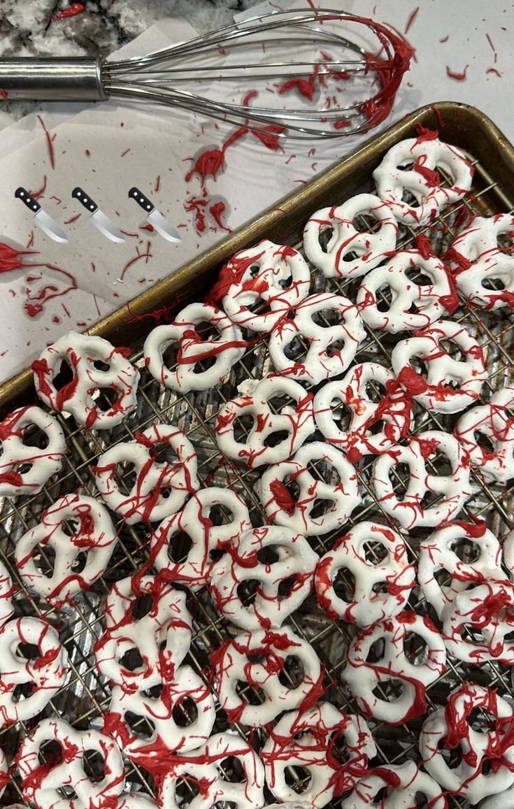 Halloweeen foods | Spooky food board ideas, Halloween decorated treats, Vampire theme party
