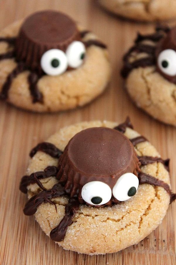 31 Easy + Spooky Halloween Cookies