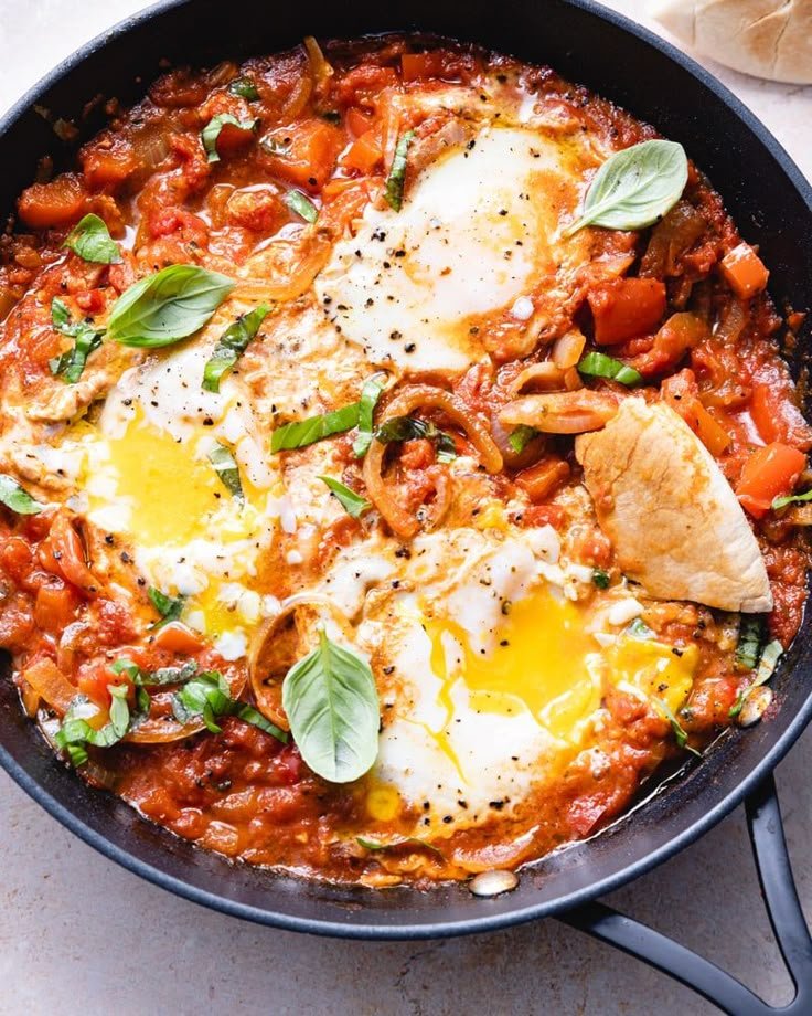 Chakchouka Traditionnelle : Recette Authentique et Savoureuse de la Méditerranée | hellonélo