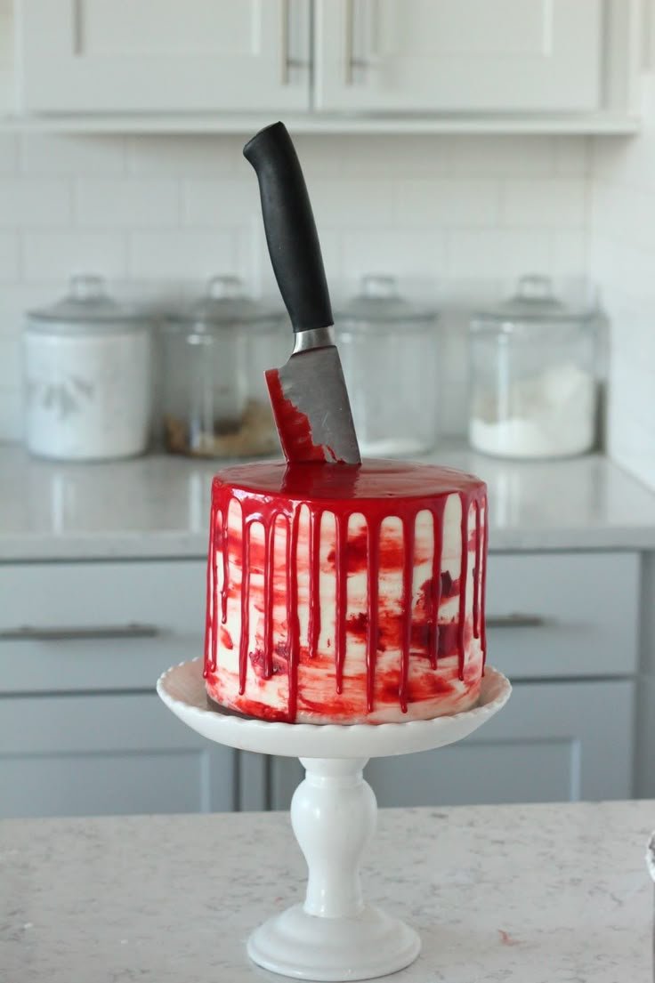 Almond Cream Cheese Buttercream Halloween Cake | Idée gateau halloween, Apéritif dinatoire halloween