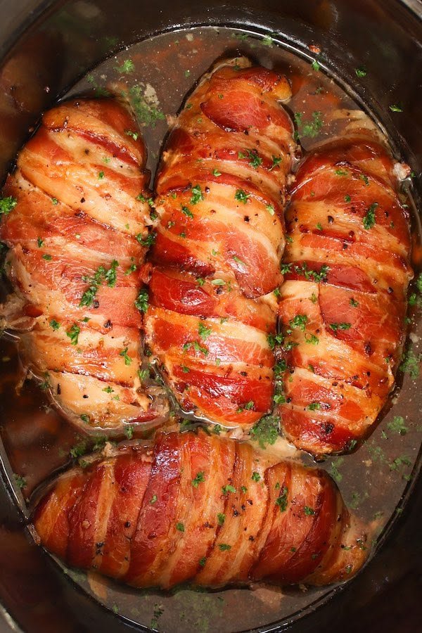 Slow Cooker Bacon Garlic Chicken Breast Recipe | Chicken and bacon crockpot recipes, Bacon wrapped chicken slow cooker, Bacon wrapped chicken crockpot